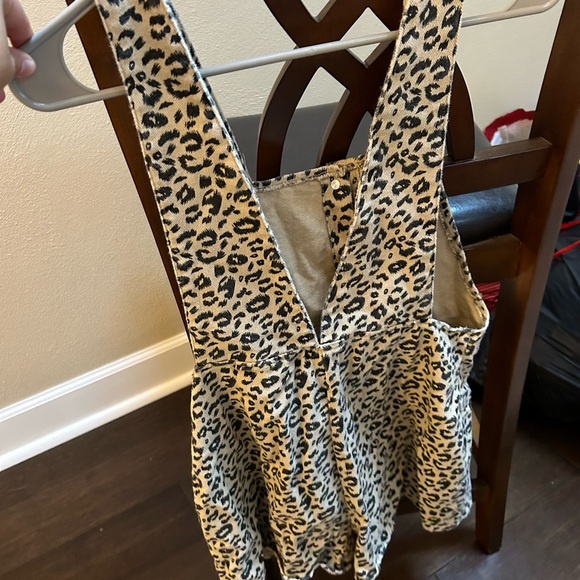 Lulu’s cheetah jumpsuit/romper - Picture 3 of 3